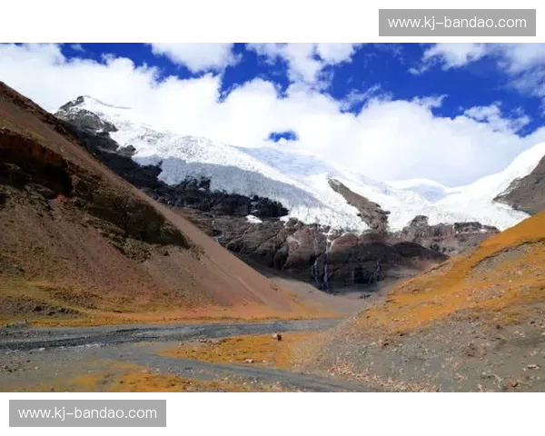 马尔默的蓝色魅影与厄勒布的绿色低语:一场跨越冰川与海洋的浪漫邂逅 马尔默的蓝色魅影与厄勒布的绿色低语:一场跨越冰川与海洋的浪漫邂逅